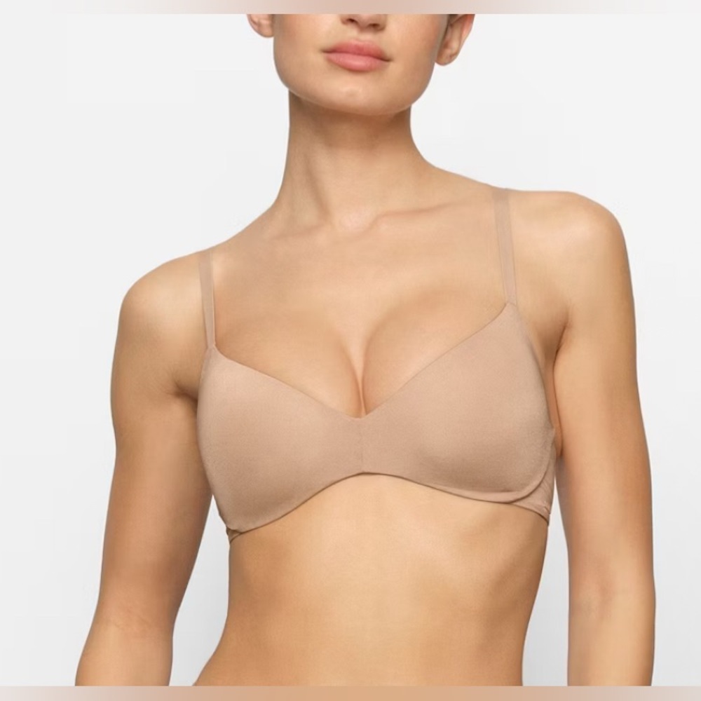 NWT SKIMS Wireless Form Push-Up Plunge Bra - Clay
